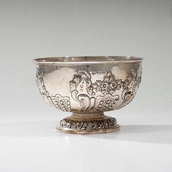 SKÅL, silver, Goldsmiths & Silversmiths Co Ltd, London 1908, finska kontrollstämplar. Vikt 353 g.
