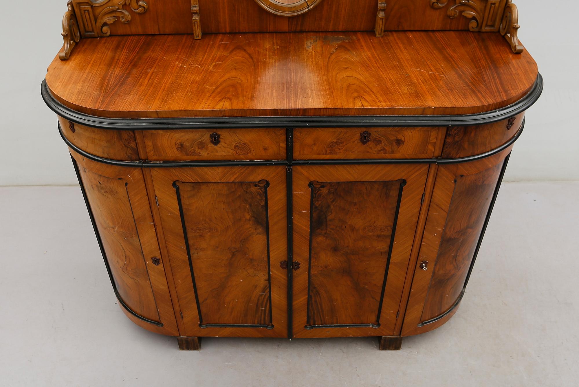 SPEGELSKÄNK, 1800-talets andra hälft.