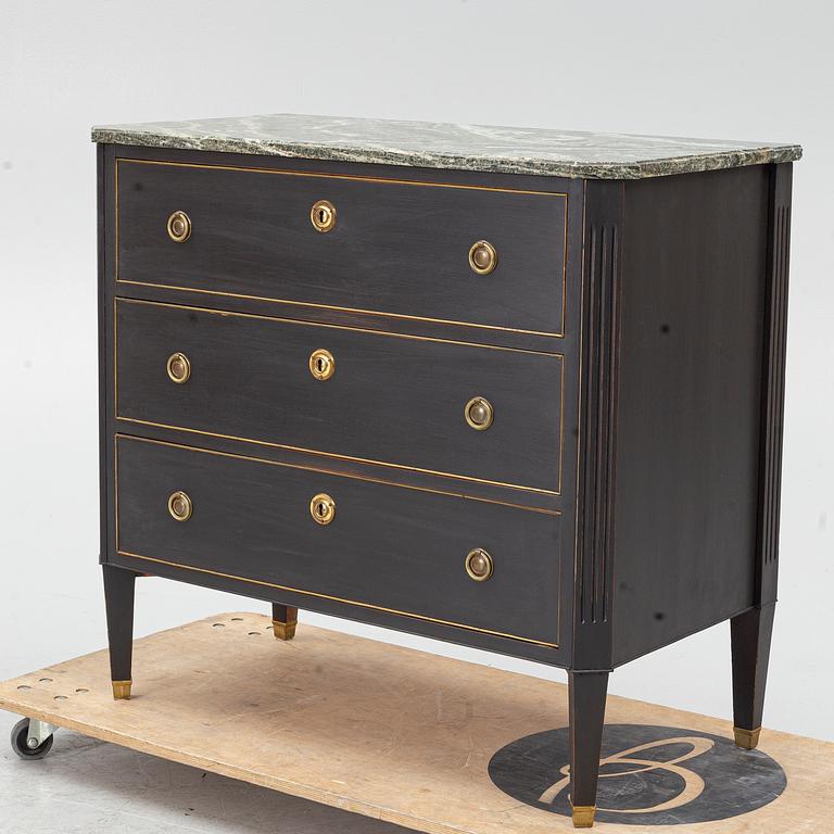 Chest of drawers, Gustavian style, 20th century.