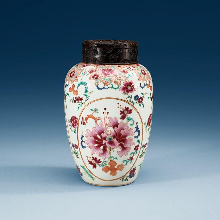 URNA, kompaniporslin. Qing dynastin, Qianlong (1736-95).