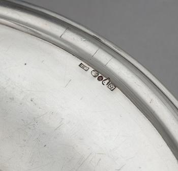 FAT, silver, bär svenska importstämplar Stockholm 1916. Vikt ca 711 gram.