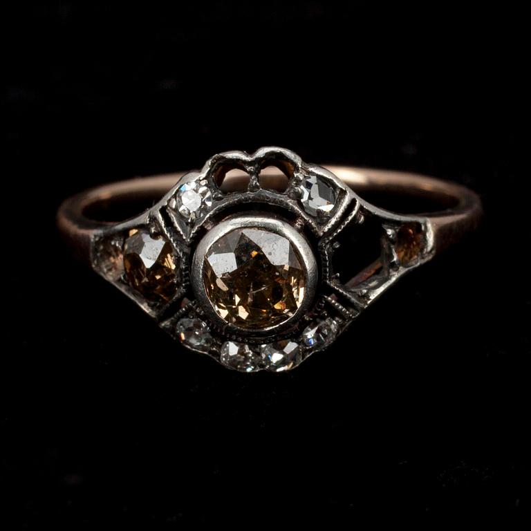 RING, guld 14K, otydliga ryska stämplar, gammalslipade diamanter. Sekelskiftet 1800/1900.