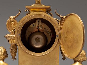 BORDSPENDYL, Louis XVI-stil. Raingo Fres A Paris. 1800-talets andra hälft.