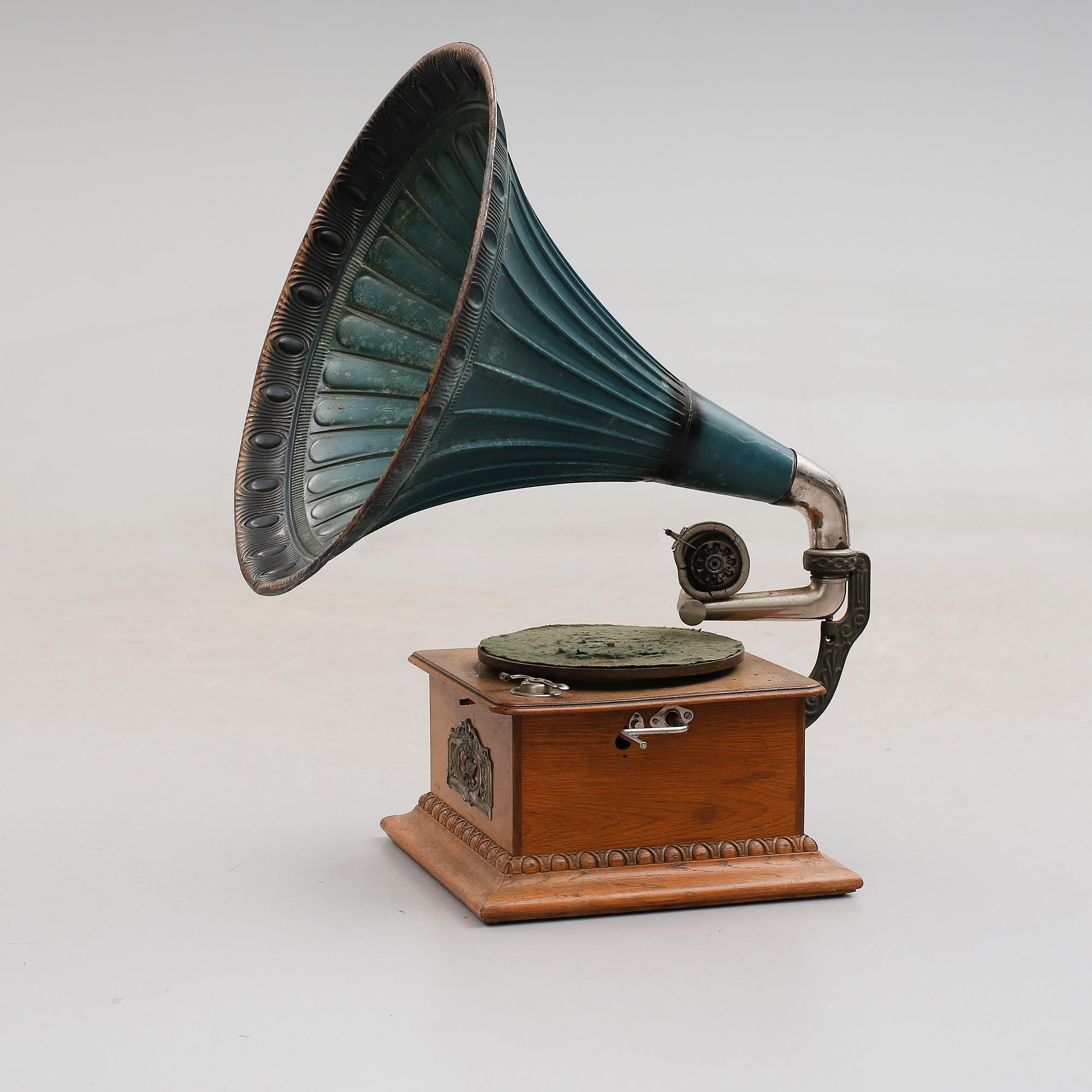 TRATTGRAMMOFON, 1900-talets första hälft.