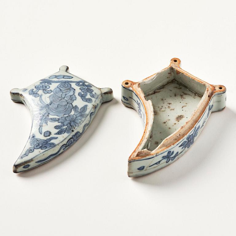 A blue and white box with cover, Ming dynasty, 16th century.