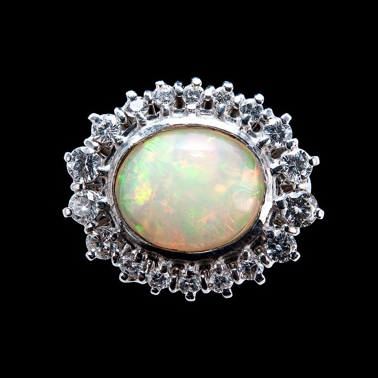 SORMUS, Opaali n. 3.42 ct, 18 briljanttia n. 1.00 ct.