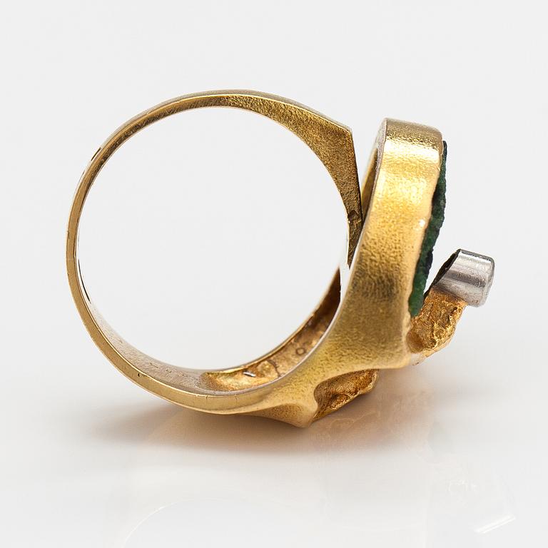 Björn Weckström, "Quebec" an 18K gold ring with a ca. 0.05 ct diamond and a zoisite. Lapponia.