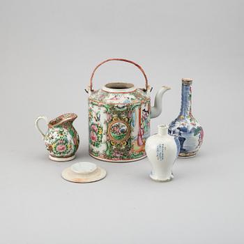 A group of four Chinese porcealin objects, Qing dynasty and later, 19th/20th century.