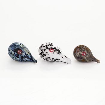 Oiva Toikka, A set of three glass birds 'Small Goldcrest' signed O. Toikka Nuutajärvi.