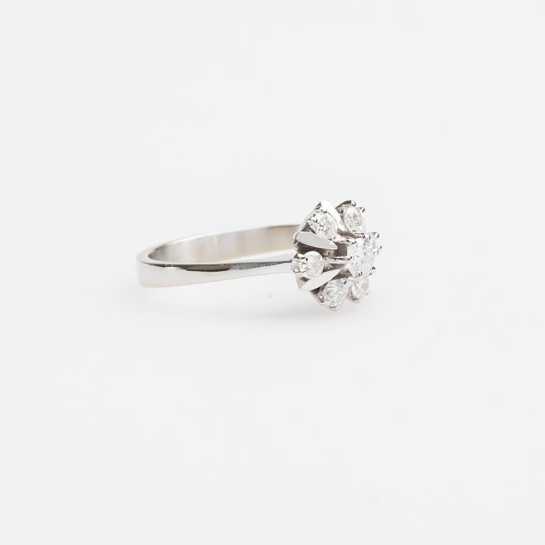 RING, 18K vitguld med briljantslipade diamanter ca 0.50 ct.