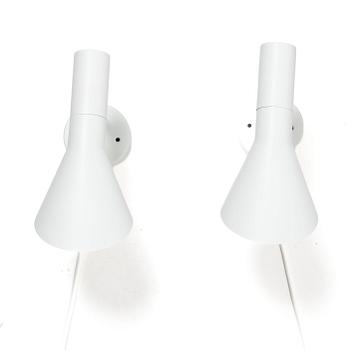 Arne Jacobsen, Wall lights/bedside lights, a pair, “AJ”, Louis Poulsen, Denmark.