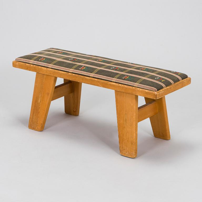 Bänk, Krogenäs möbler, Norge, 1900-talets andra hälft.