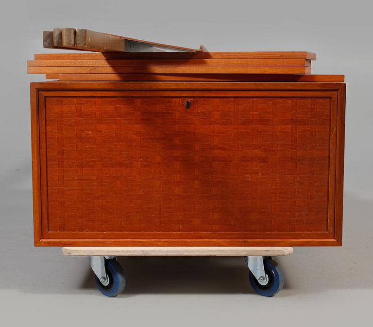 HYLLSYSTEM, "Royal system", Paul Cadovius, Danmark, 1900-talets tredje kvartal.