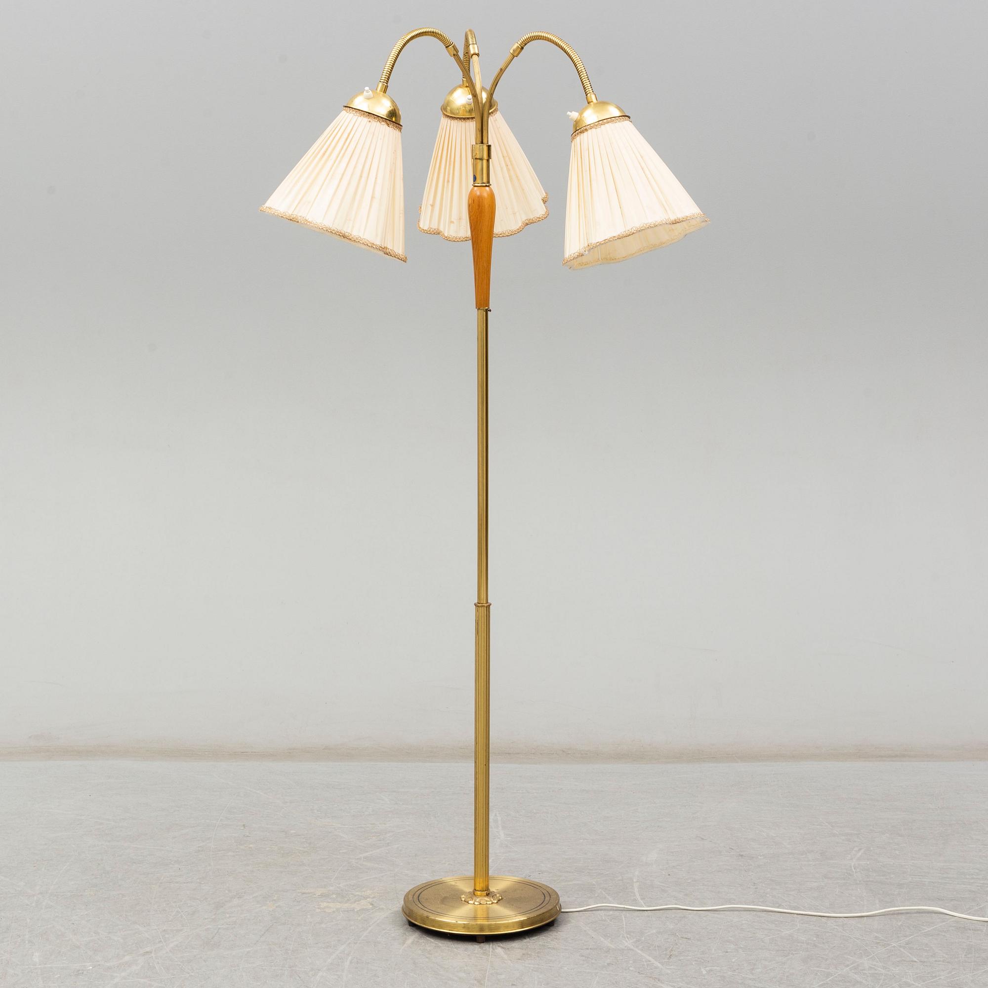 A mid 20th century floor lamp.