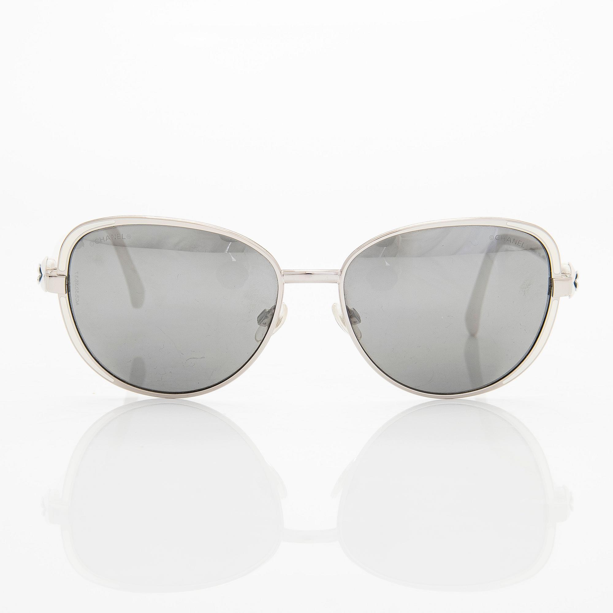 小物 CHANEL sunglasses Camellia White y2k Chanel, 'Camellia' sunglasses. - Bukowskis