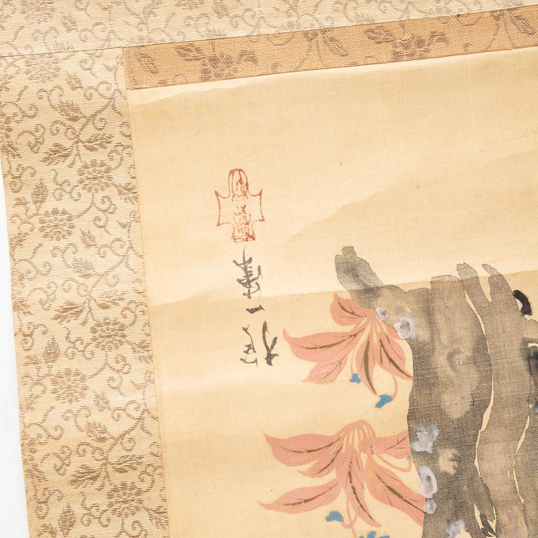 Rullmålningar, två stycken, färg och tusch på papper. Japan, 1900-tal.