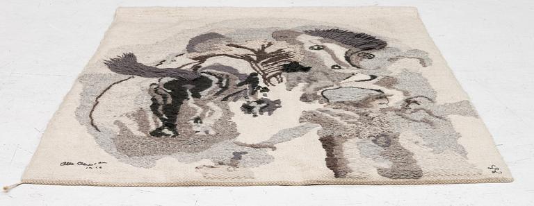 Olle Ohlsson, vävd tapet, "Jordnära", utförd av Lillemor Lindbom, 1976, signerad LL, ca 126x 92 cm.