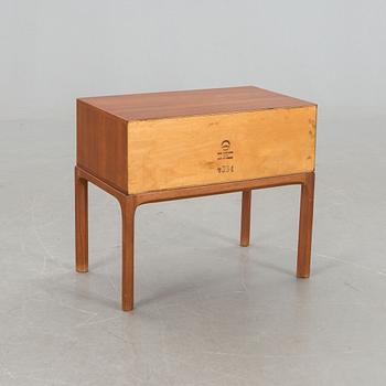 SÄNGBORD, Axel Kjaersgaard, Odder, Danmark.