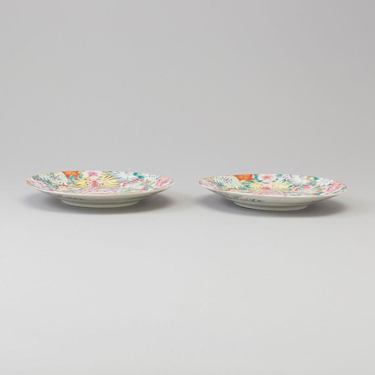 A pair of Chinese  famille rose 'mille fiori' porcelain dishes, early 20th century.