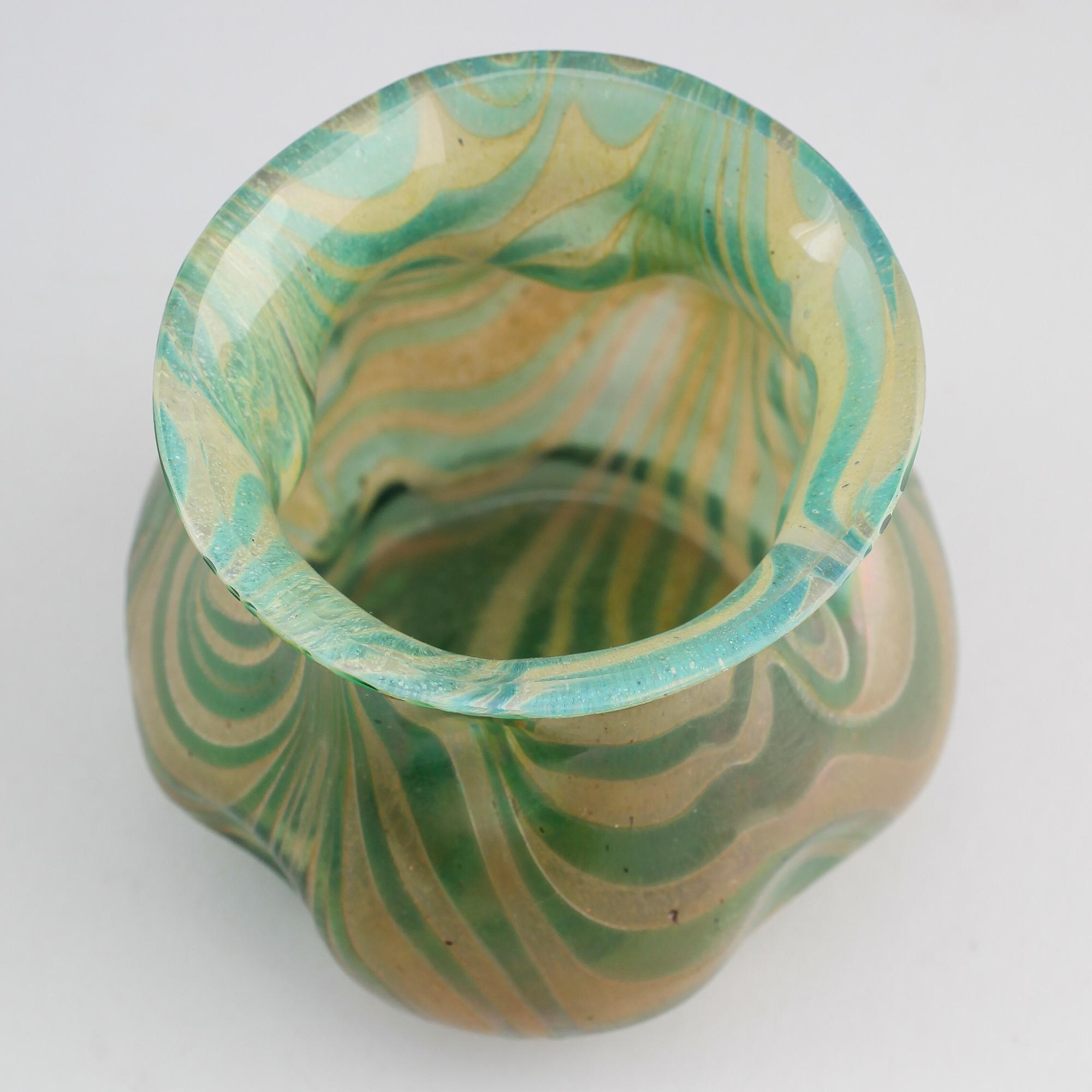 VAS, glas, jugend, möjligen Loetz, omkring år 1900.