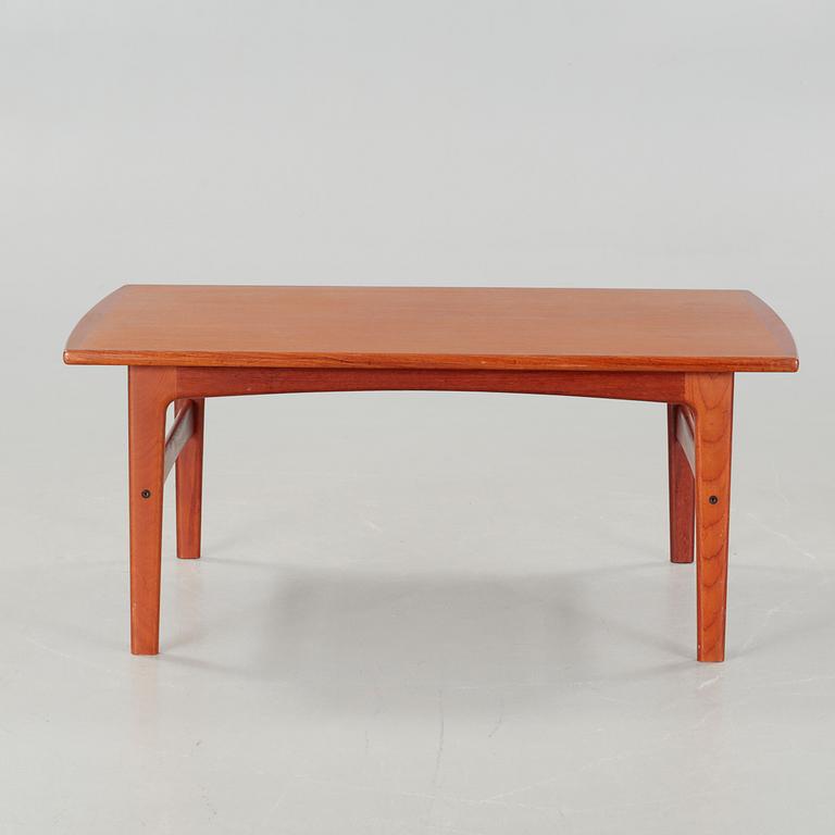 A 1950/60s coffee table.