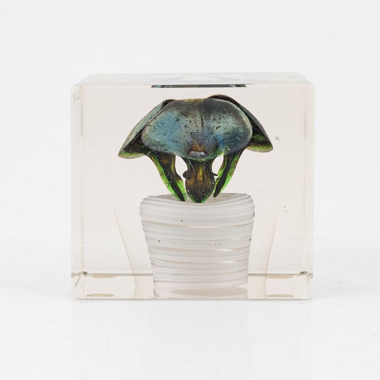 Oiva Toikka, a glass year cube 1878, Nuutajärvi, Finland, signed and numbered 137/2000.