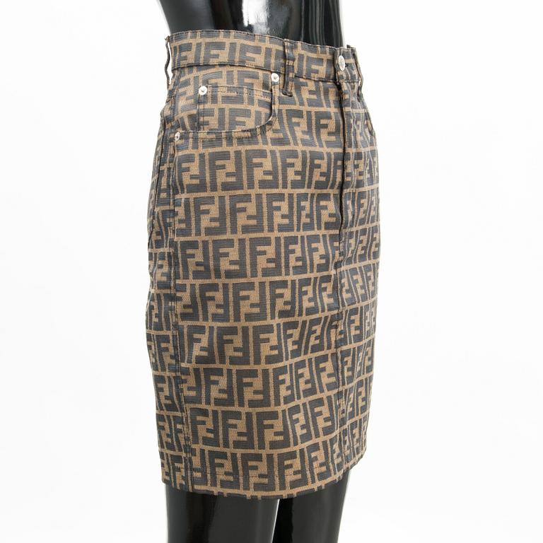 FENDI, KAKSI HAMETTA JA T-PAITA, koko 42(IT).