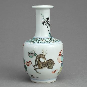 VAS, porslin, Kina, 1900-tal.