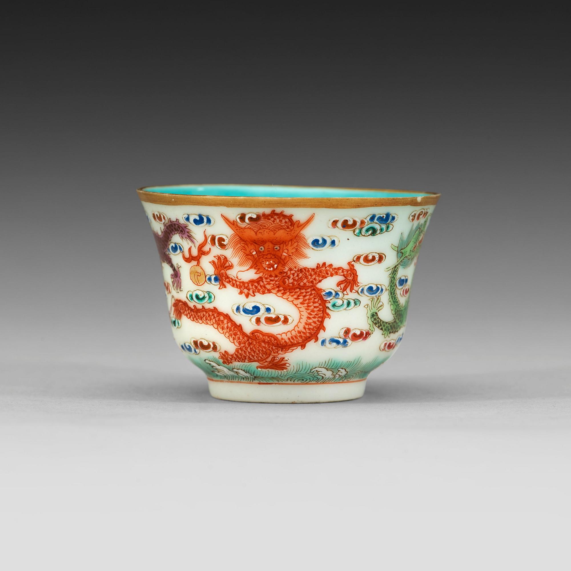 KOPP, porslin, Qingdynastin 1800-tal. Med Daoguangs sigillmärke.