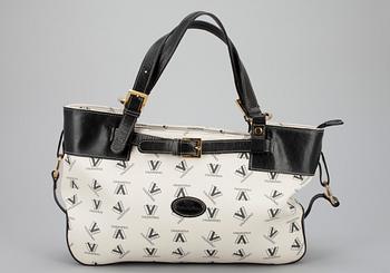 VÄSKA, Walter Valentino.