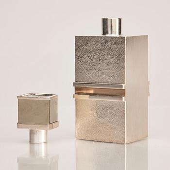 A sterling silver and 18K gold miniature flask/perfume flacon, mark of Rolf Lindståhl, Stockholm 1993.