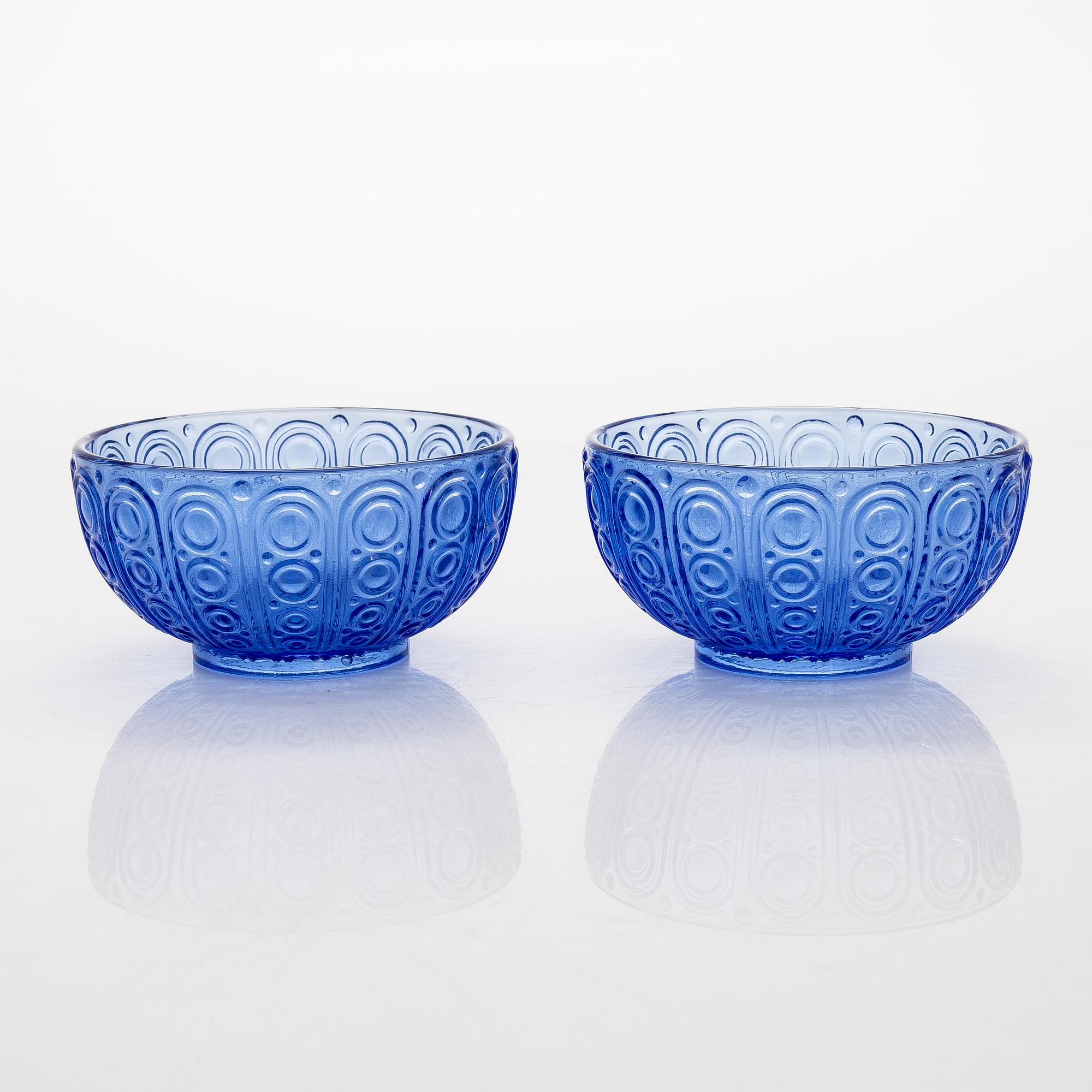 Nanny Still, lautasia, 14 kpl, kulhoja, 6 kpl, "Riikinkukko", malli 5221, 5325, Riihimäen Lasi.