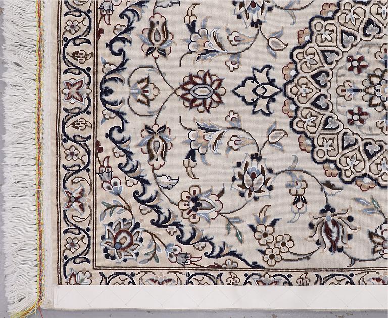 Mattor, ett par, Nain, part silk, s.k. 9LAA, ca 100 x 70 cm.