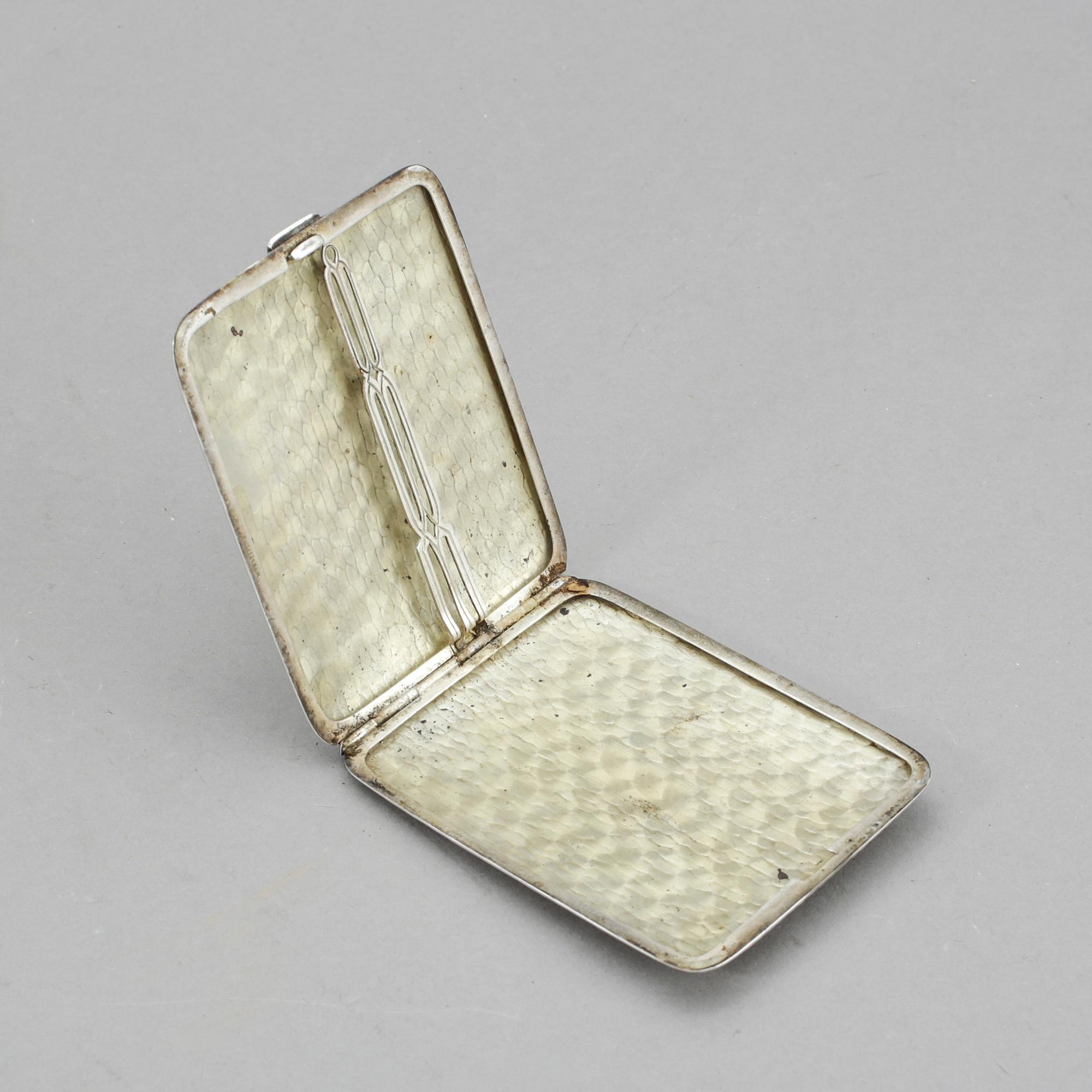 CIGARETTETUI, sterling silver och 14 k guld. Vikt 96 g.