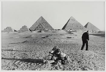 Duane Michals, "I Build a Pyramid", 1978.