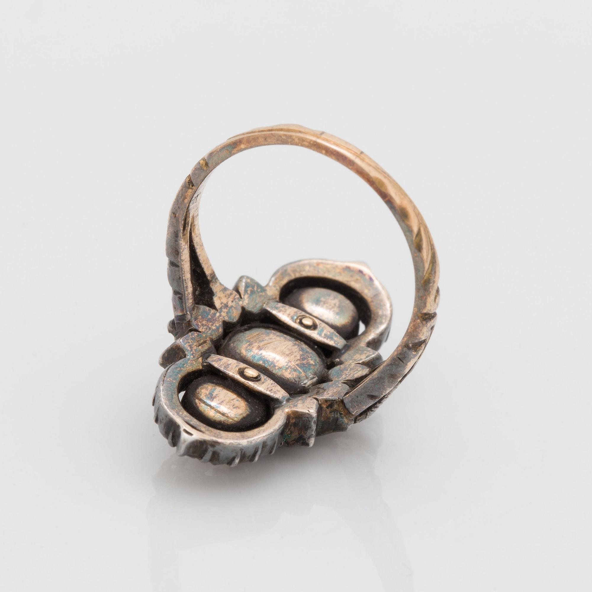 A probably late 18th rose cut diamond ring.