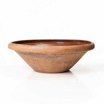 A earthenware dish, circa 1900.
