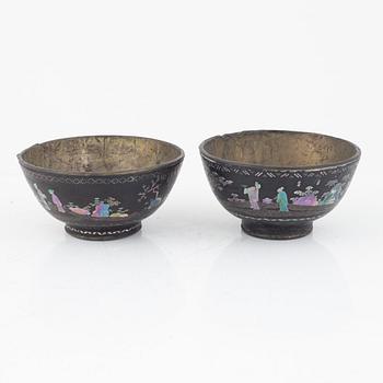 A pair of Chinese laque burgauté bowls, Qing dynasty, 18th century.