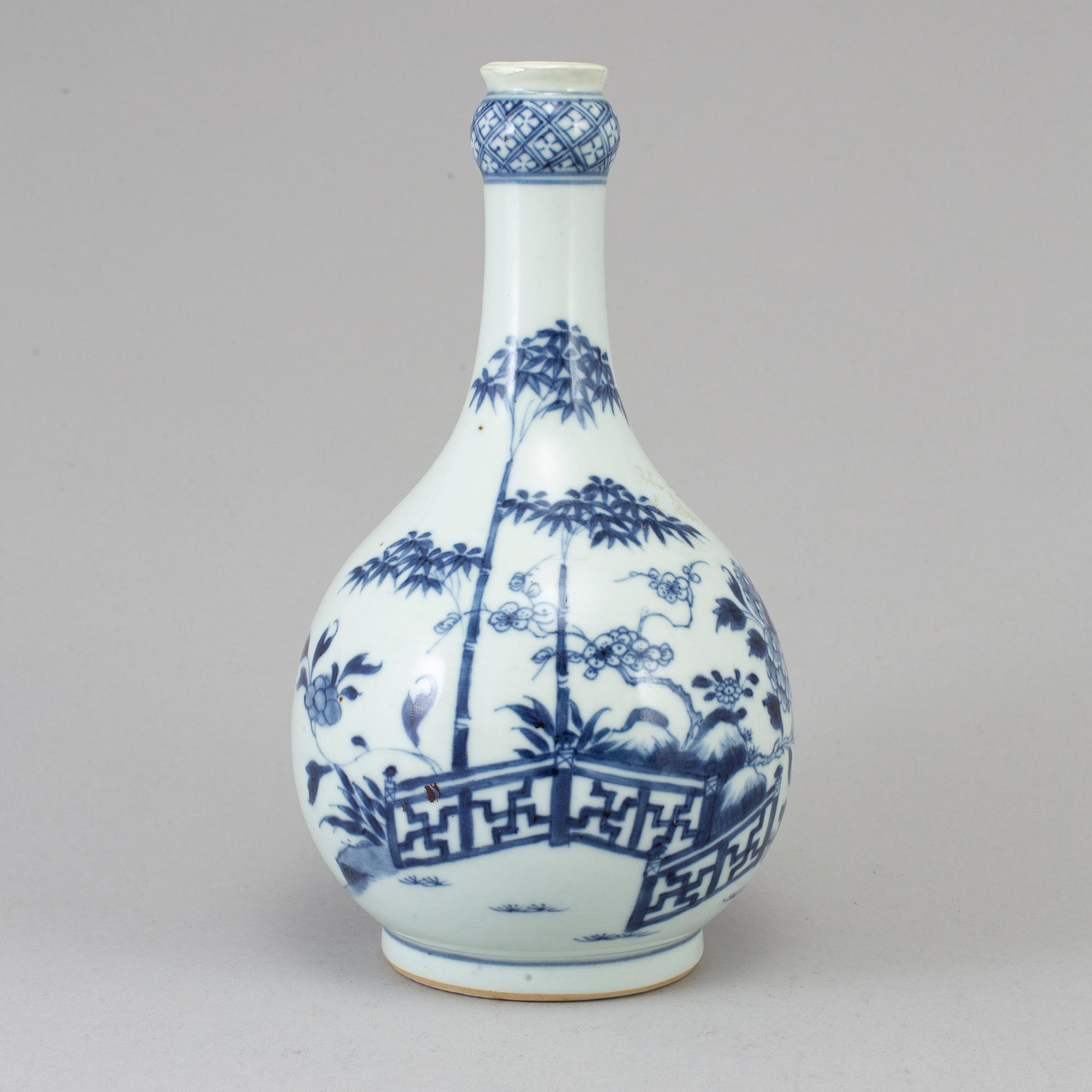 A blue and white vase, Qing dynasty, Qianlong (1736-95).