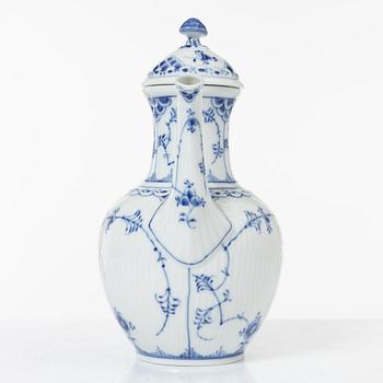 Royal Copenhagen 9 service pieces.