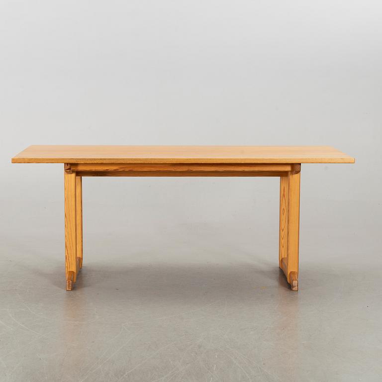 A CARL MALMSTEN "VISINGSÖ" TABLE.