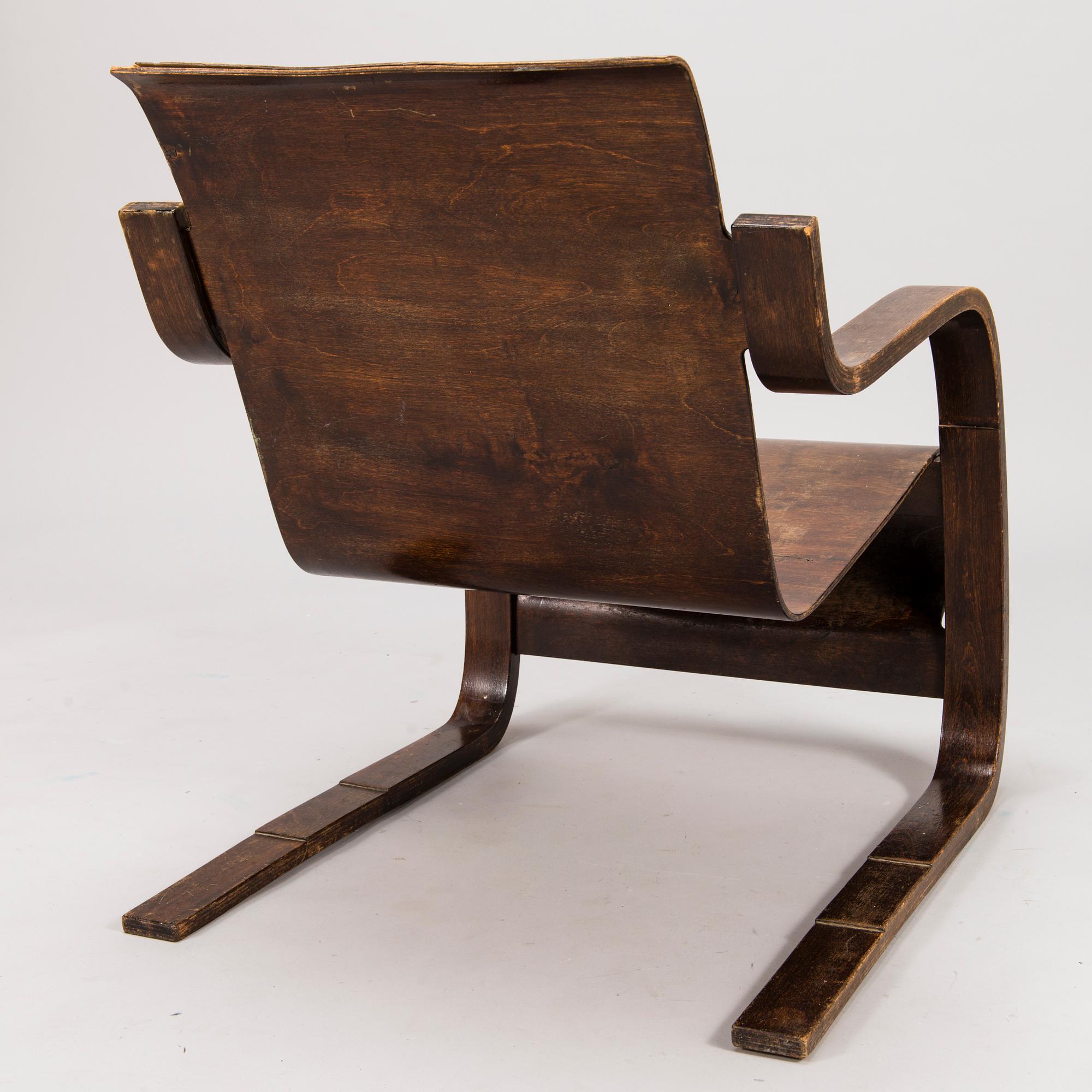 Alvar Aalto, A 1932-1934 'Paimio' armchair for O.Y. Huonekalu-ja Rakennustyötehdas A.B. Finland.