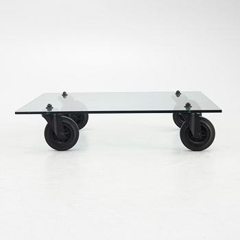 Gae Aulenti, soffbord, "Tavolo con Ruote", Fontana Arte, Italien sent 1900-tal/2000-tal.