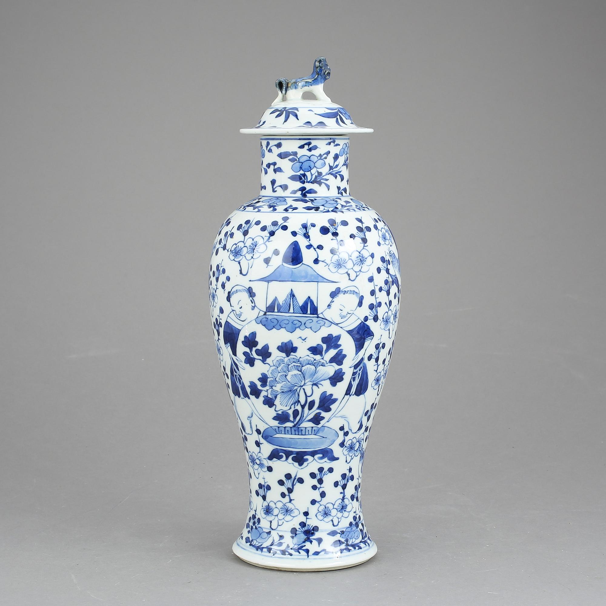 LOCKURNA, porslin, Kina. Modern tillverkning.