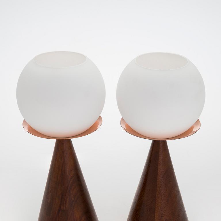 Maria Lindeman, a pair of mid-20th century 'K11-40' table lamps for Idman.