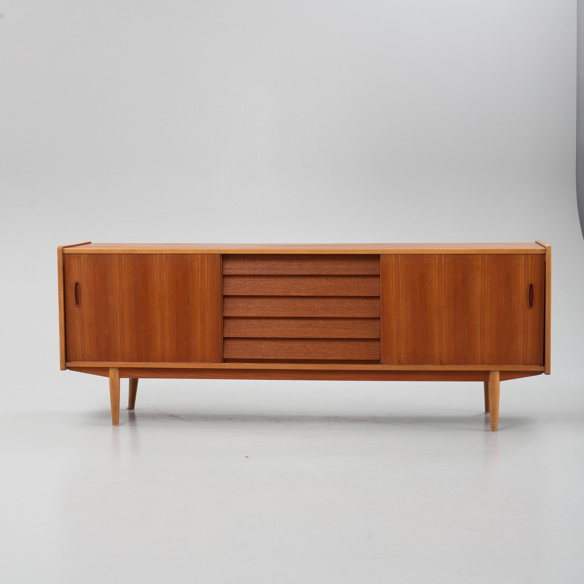 Nils Jonsson, sideboard, "Trio", Hugo Troeds, Bjärnum, 1960-tal.