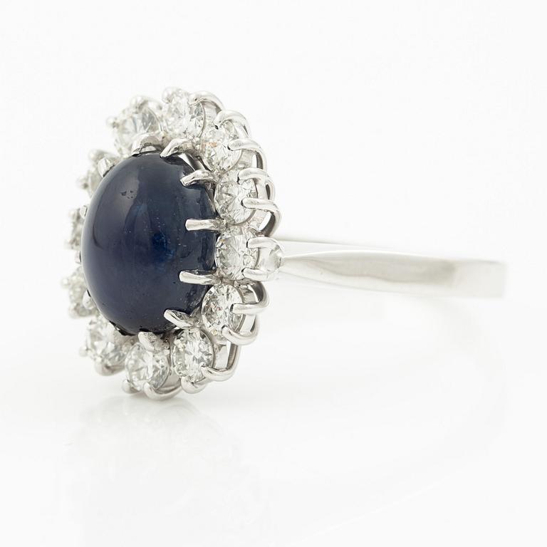 Ring in 18K white gold with a cabochon-cut sapphire and brilliant-cut diamonds.
