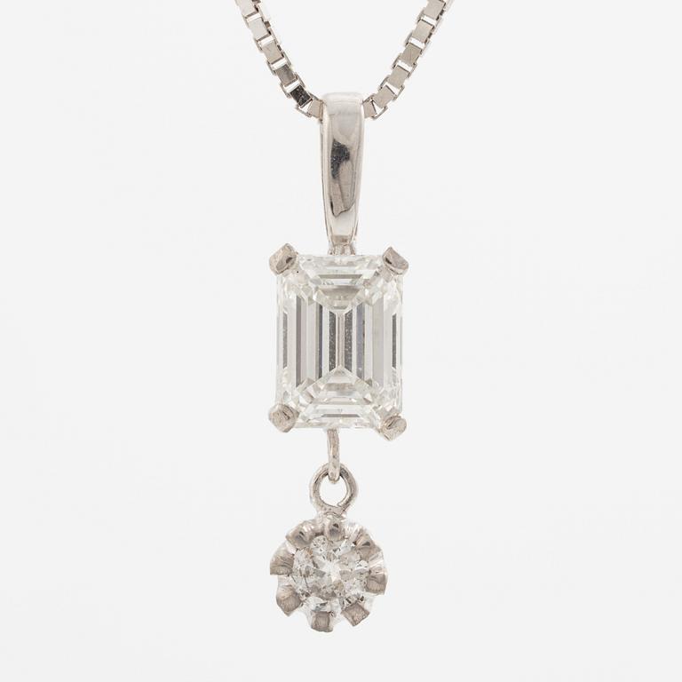 Hänge, 18K vitguld med smaragdslipad diamant samt mindre briljantslipad diamant, kedja 18K vitguld.