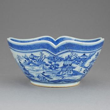 SKÅL, porslin, Jiaqing, 1800-tal.