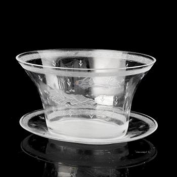 Edward Hald, An engraved Orrefors glass bowl with stand, first half of 20th Century.